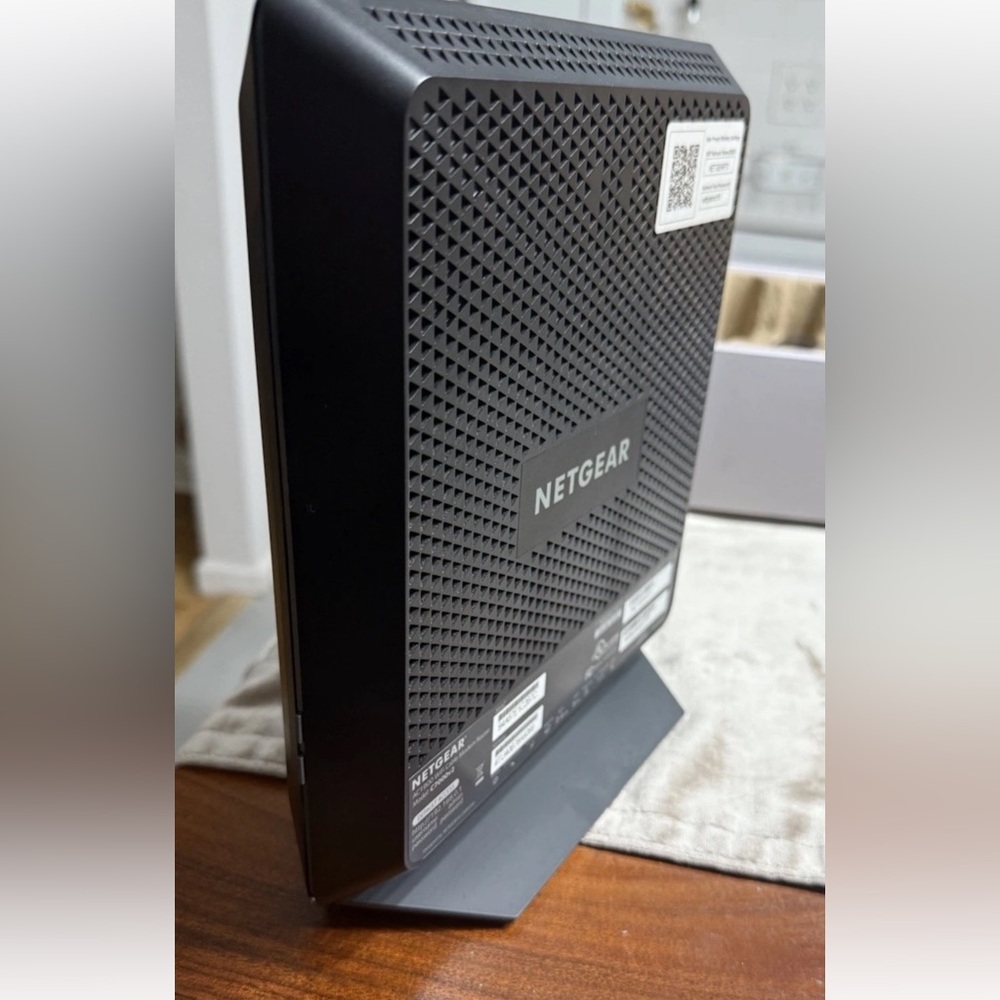 Netgear Nighthawk AC1900 Wifi Cable Modem & Router In One (C7000) great cond - Picture 9 of 10